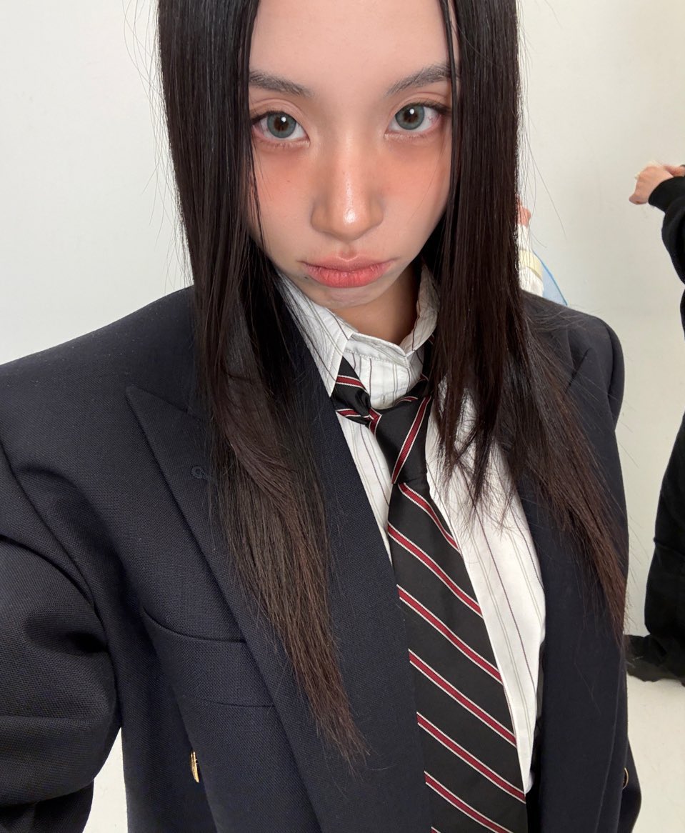 chaeyoung daily tweet media