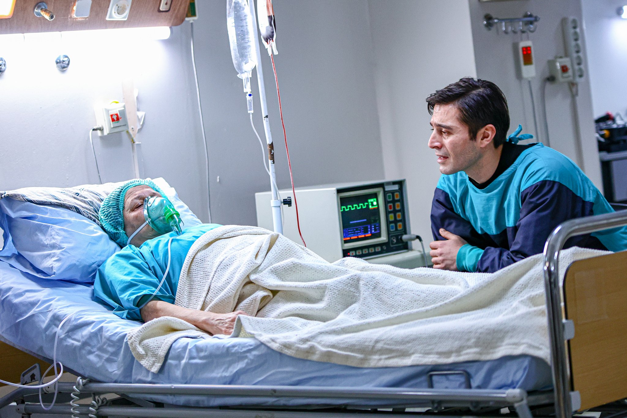 GkyL3hTWYAAtix_?format=jpg&name=large