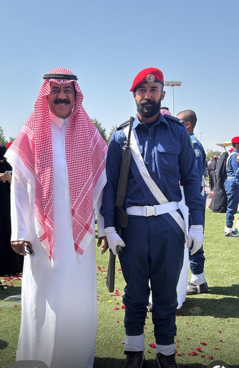 بفضل الله أنهى الابن راكان  دورة بمركز ومدرسة التدريب التأسيسي للقوات الجوية،  
الدعوات له  بالتوفيق والسداد