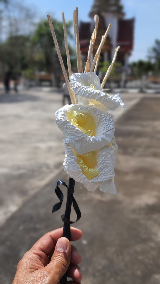 อนิจฺจา วต สงฺขารา อุปปาทวยธมฺมิโน อุปฺปชฺชิตฺวา นิรุชฺฌนฺติ เตสํ วูปสโม สุโข 
แปลว่า สังขารทั้งหลายไม่เที่ยงหนอ มีความเกิดขึ้นและความเสื่อมสลายไปเป็นธรรมดา มันมีขึ้นแล้วก็ดับหาย ความสงบวางแห่งสังขารเหล่านั้นเป็นสุข นี้ก็เป็นเรื่องหนึ่ง
#เกิดแก่เจ็บตาย
😌🙏🙏🙏