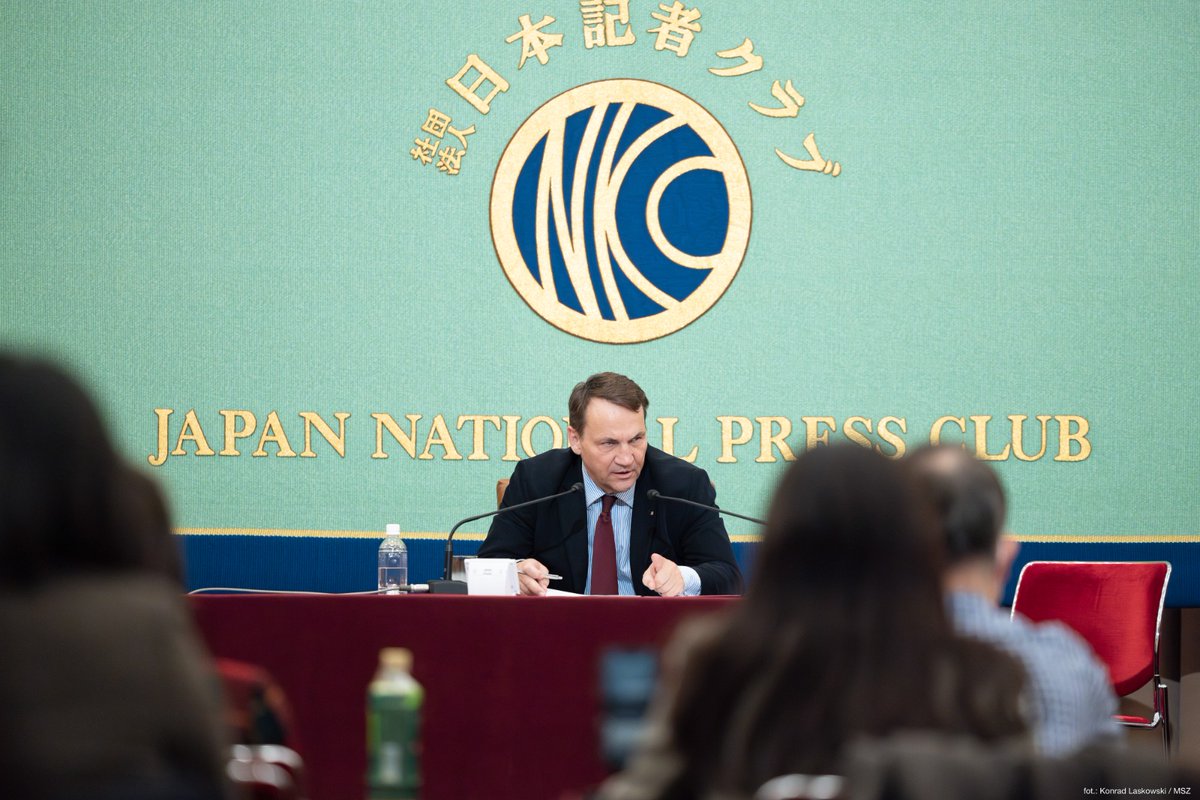 ロシアが🇵🇱を攻撃する可能性があるかという質問に対し、 シコルスキ外相はこう答えました。 ロシア の脅威があったため、🇵🇱はNATOに加盟しました。ロシアは3年間勝利を収めることができていません。NATO諸国と🇯🇵を合わせると、経済規模は ロシアの20倍です。現在の ...