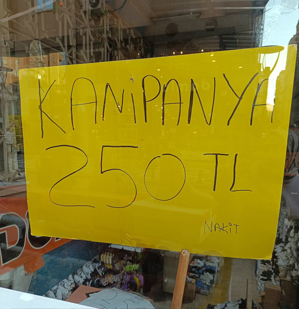 Tez yazım sürecim ektedir.
'Kuramsal çerçeve' diye başladığım bölüm Kuramsız çırpınışlar'a döndü.
Neyse nakitten devam...