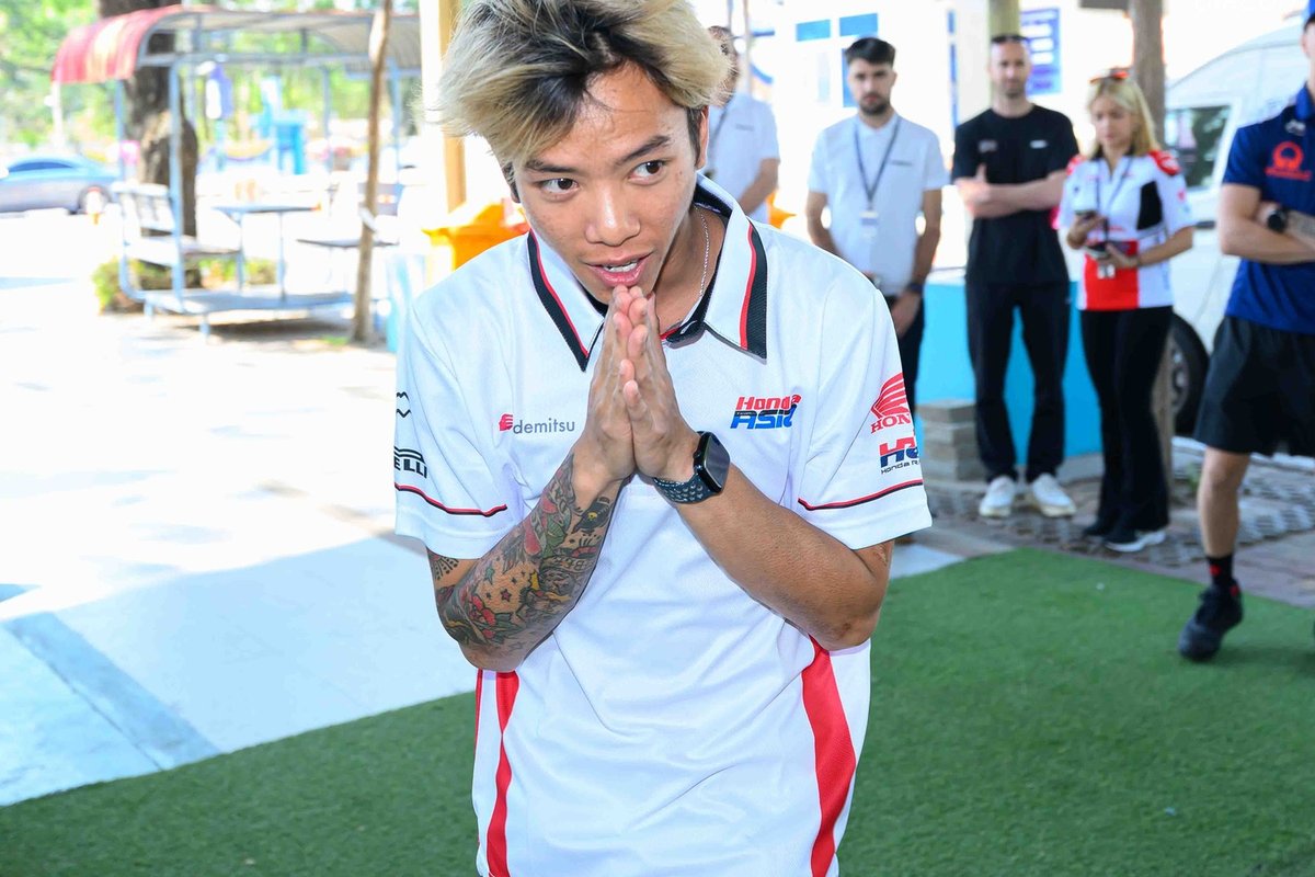 #MotoGP #ThaiGP 🇹🇭 

Tra tutti i movimenti internazionali del motociclismo, quello thailandese è più affine alla tradizione e consuetudine del motociclismo giapponese. A tutti i loro piloti, sin da giovanissimi, vengono trasmessi due valori alla base di questo sport: rispetto e