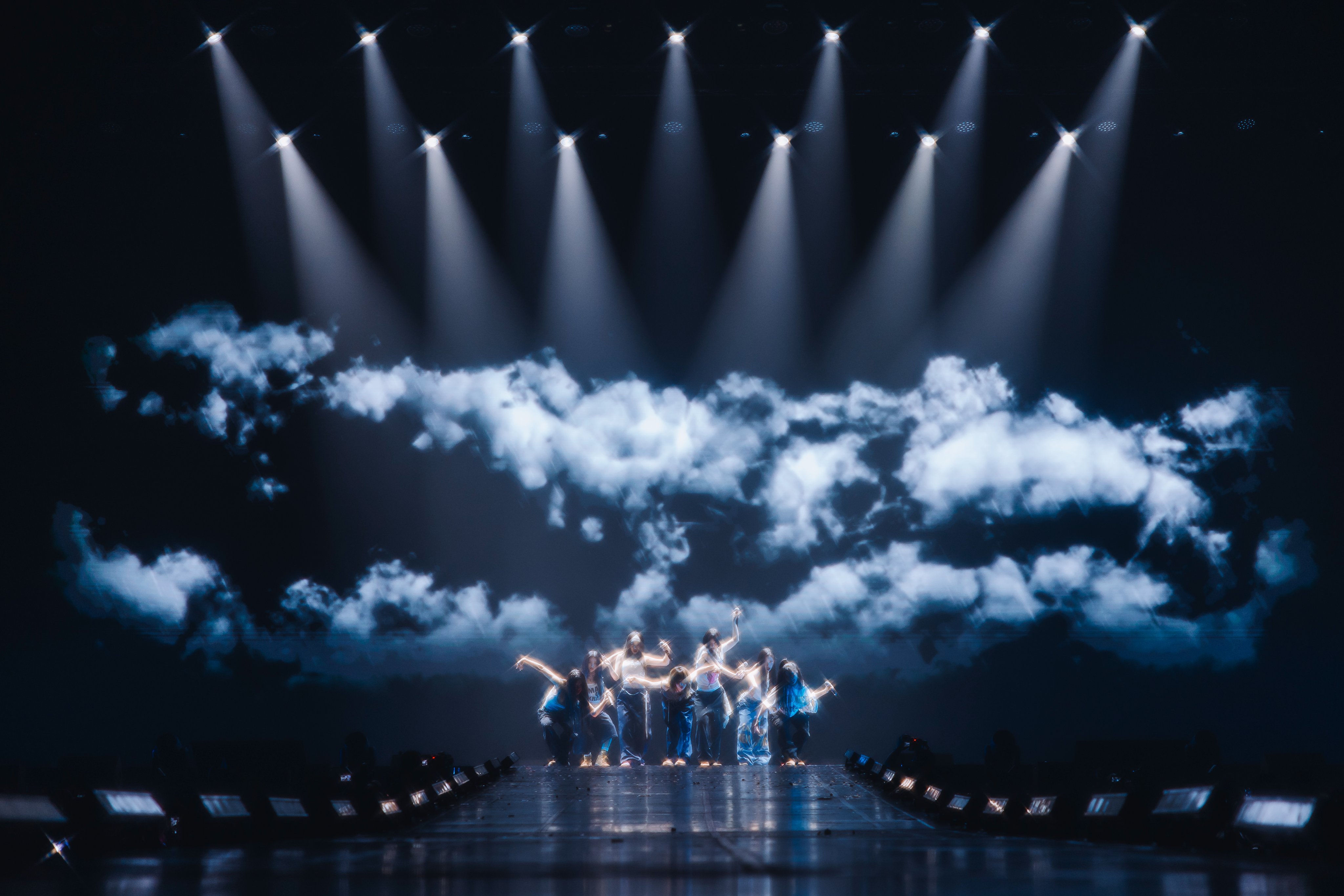 GkyMh4zaoAUvbZL?format=jpg&name=4096x4096