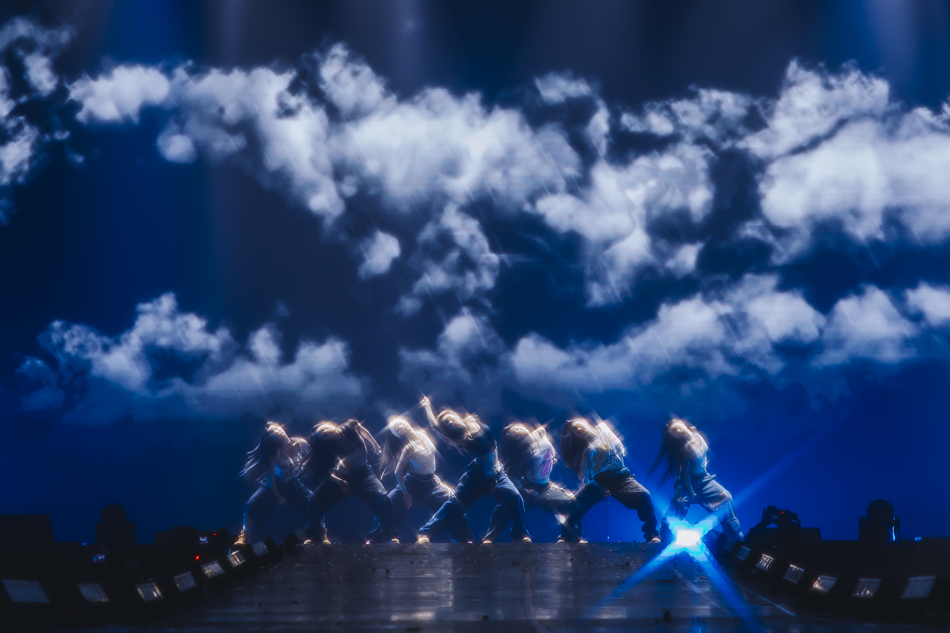 GkyMn_QbEAAR7fm?format=jpg&name=4096x4096