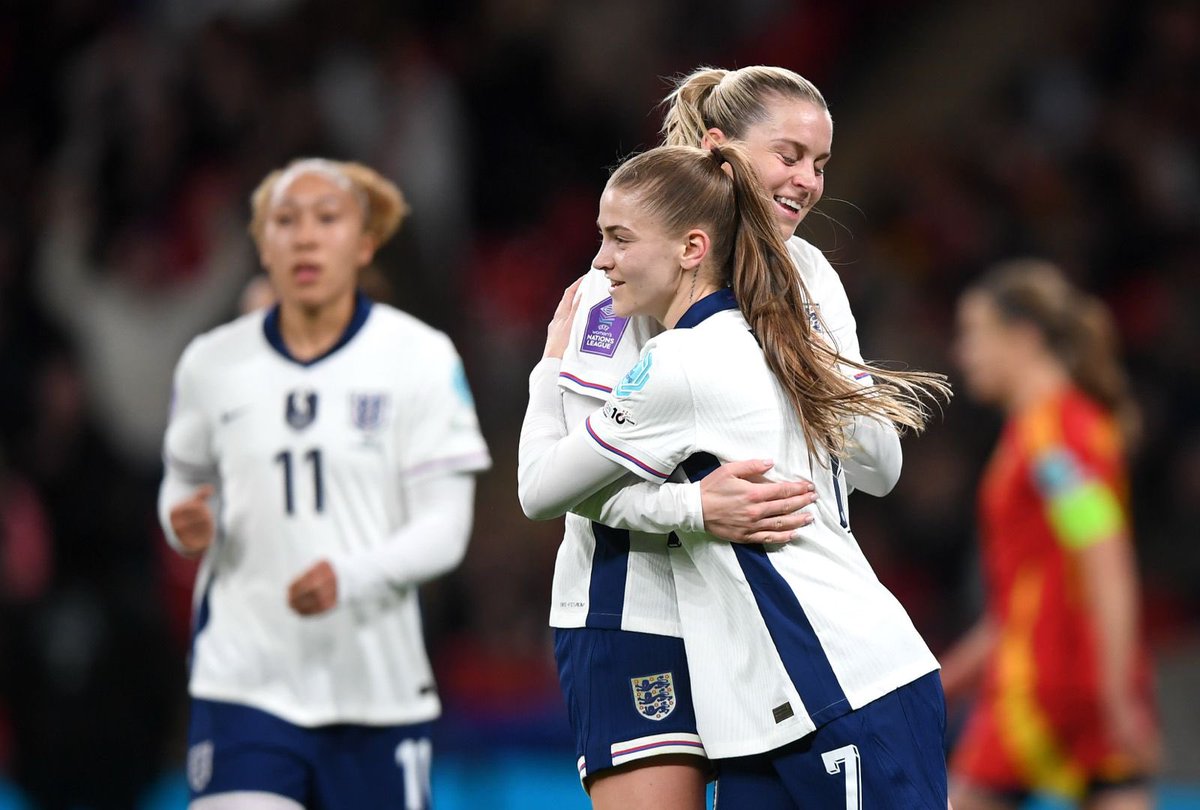 KCossington's tweet image. An incredible evening last night with a ditto performance of the @Lionesses against a world class side. Great to be back in our home, back with our fans and to be surrounded by legends #WinningTogether