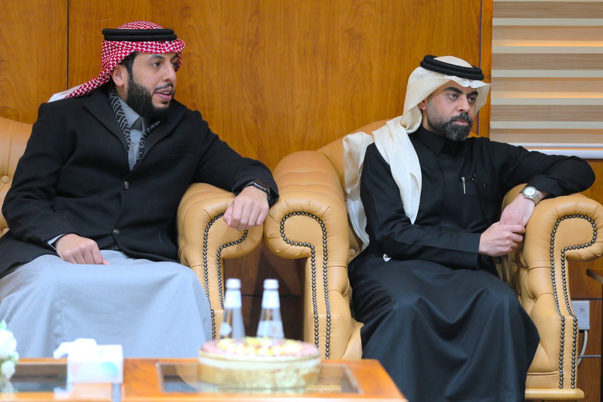 التقى رئيس #جامعة_الحدود_الشمالية
أ.د.أحمد بن علي الرميح بمكتبه؛ سعادة مدير فرع صندوق تنمية الموارد البشرية (هدف) أ.ماجد بن طاهر العنزي، وتم خلال اللقاء مناقشة أوجه التعاون المشترك بين الجامعة والصندوق.