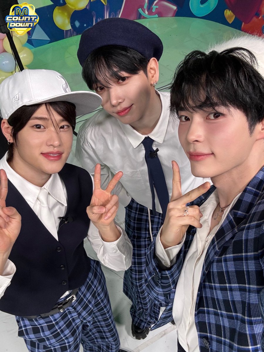 왜요? 제가 샤인멍또캣 보내기 아쉬워서
울고 있는 엠카처럼 보이시나요…?

또리 MC 잃고 싶지 않은 사람들… 
나 안아… 엠카 안아… 💚

지금까지 샤인멍또캣을
성원해 주시고 아껴주시고 격려해 주시고 
보태주시고 염려해 주시고 근심해 주시고
걱정해 주시고 사랑해 주시고 귀여워해 주시고