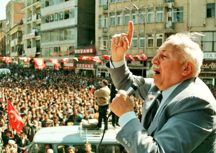 LHANOrhan's tweet photo. Ömrü hayatında Ümmetin derdiyle dertlendin.
Şimdi dillerdesin,gönüllerdesin, dualardasın 
Savunan Adam Prf. Erbakan👍
O hepimizin hocası ve büyüğüydü. 
İlim, devlet ve dava adamı, gönül insanıydı.
Prof. Dr. Necmettin Erbakan hocamızı, vefatının 14. yılında rahmetle yâd ediyorum. https://t.co/ZMpbN4mXPL