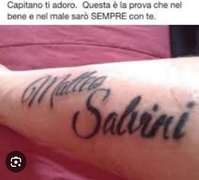 DavideR46325615's tweet photo. Si fa tatuare il nome di Matteo Salvini sul braccio, diventando così l'unico uomo al mondo ad avere 3 coglioni addosso.
                      👇 https://t.co/s717bEfU9C