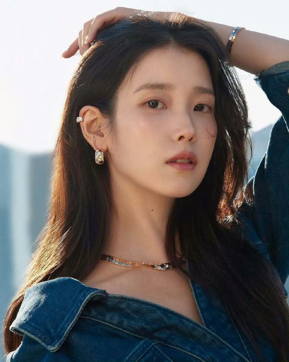 charltonswn's tweet photo. IU x Chaumet instagram posts 
~a thread 
Like &amp; comment UAENA 🔥 https://t.co/AHmaWMNp1E