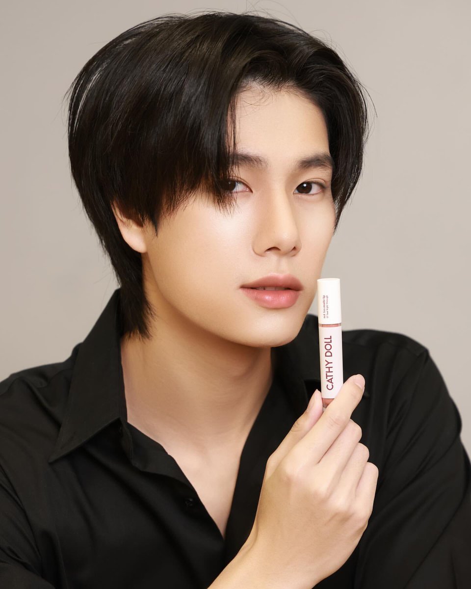 gingerfoxqueen's tweet photo. Handsome Prince 

#CathyDoll  #NotTooMatteLip #phuwintang @phuwintang #ลิปแอบแมทท์ https://t.co/c3xMNcNeDb