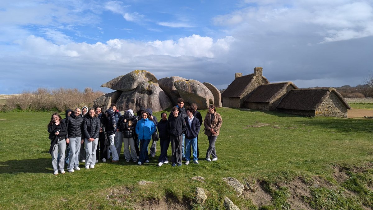 Erasmus+ Une belle randonnée le long du GR 34 pour les secondes et de leurs correspondants. Les bretons avaient commandé le beau temps ! #SFND #Lesneven #erasmus+