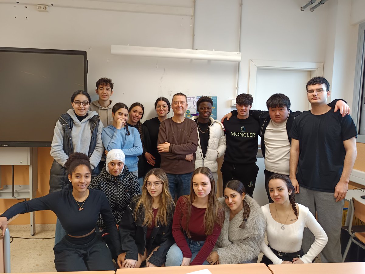 Moltes gràcies Pere per compartir un any més la teva vivència com zelador a l'Hospital de Bellvitge. La teva visita ha ajudat als nostres alumnes de PFI Auxiliars sanitaris a resoldre's els seus dubtes i inquietuds abans de la formació d'estada en empresa. Un plaer com sempre!