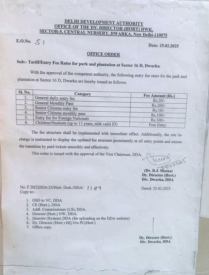 Mizarcovivek's tweet photo. दिल्ली वालों को #BJP का तोहफा: DDA पार्क में घूमने के ₹20 रोज! पहले फ्री भी
 योगा भी  था, LG ने बंद करवाया, अब CM रेखा गुप्ता जजिया वसूलेगी। बदलाव कैसा लगा, अंधभक्तों? #DelhiRocks
#RekhaGupta https://t.co/hhoxT5qIUj