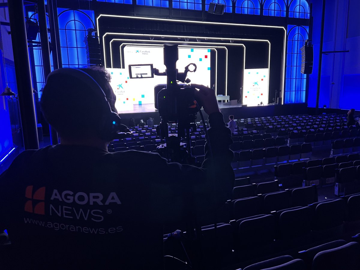 📡🎥 Streaming a otro nivel en la Convención de Banca Empresas 2025 de CaixaBank.

Desde AgoraNews, llevamos la realización en directo con 4 cámaras y circuito cerrado para una experiencia impecable. ¡Innovación y calidad en cada toma! 🚀
 
#EventosEnVivo #Streaming