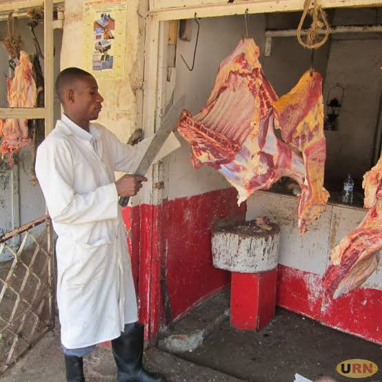 mugoneroderrick's tweet photo. In Busoga you need to sell 75kgs of dried Cassava at 200UGX each to afford 1 kg of beef at 15,000UGX. 
It isn’t about the poor people affording a cassava flour meal. They should be able to afford education( a 4 quire book costs 10,000UGX equivalence of 50kgs of cassava. https://t.co/b5wNvyweal