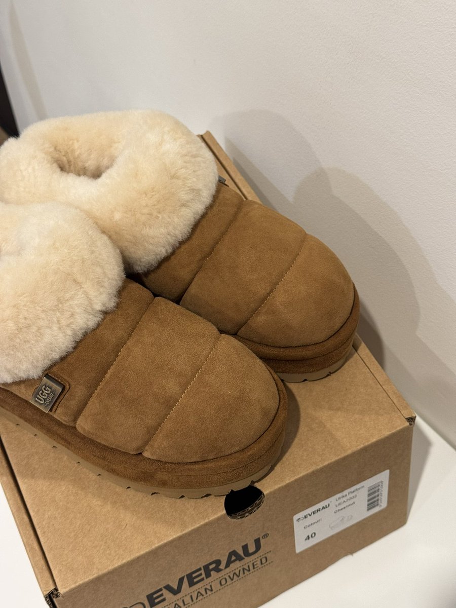 tan19e's tweet photo. オーストラリアで買ったUGGのムートンブーツめちゃめちゃかわいい、🫶🏻 https://t.co/FcX0bDaPdI