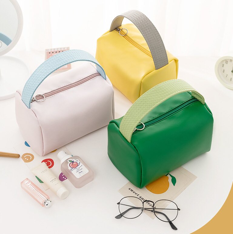 GolfGifts_'s tweet photo. Stock cosmetic bag with different colors, so pretty 🤩 #promotionalgifts #promotionalgifts #customizedproducts #puleathergifts #leathermanufacturer https://t.co/WRF1Gp6Eyj