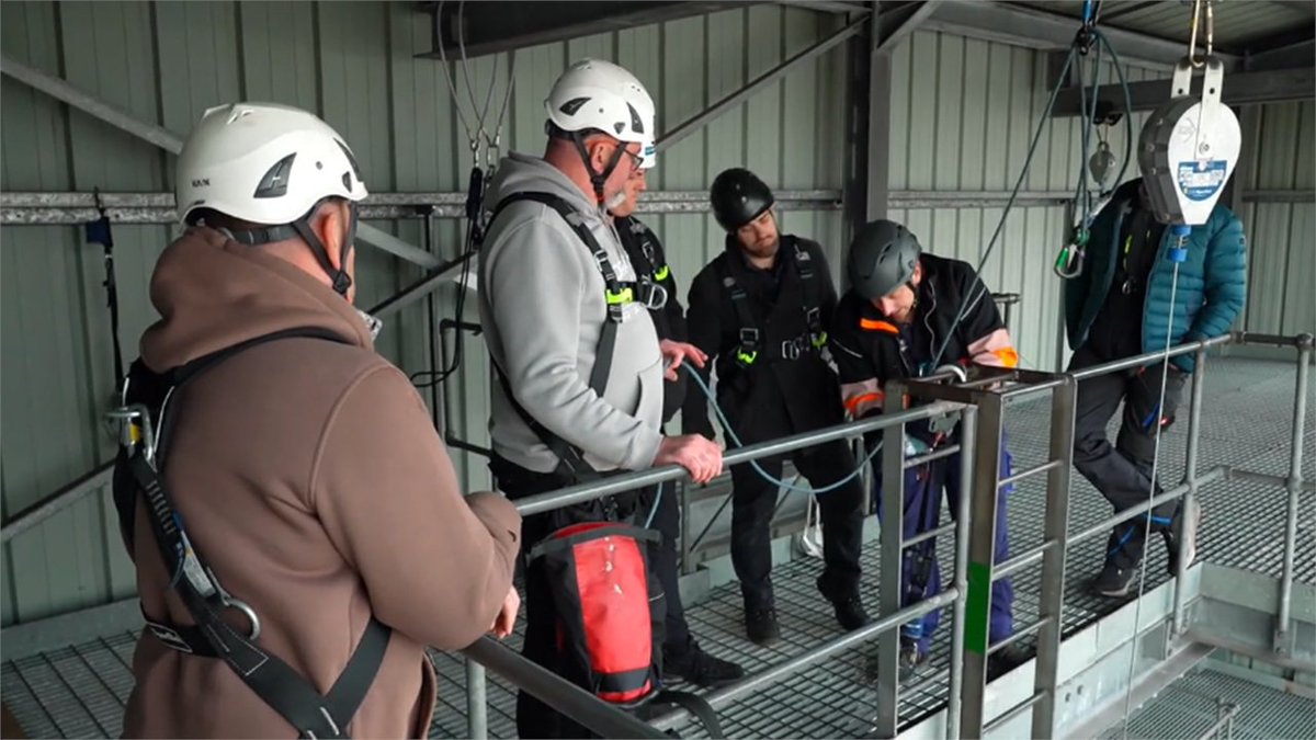 ITNBusiness's tweet image. Confidence under pressure is key to staying safe and in control. Learn how #SpanSet is equipping police, industrial rescue teams, and contractors with the skills they need to operate with confidence &amp;gt;&amp;gt; ow.ly/XRcz50V7s2R

#SafetyFirst #PoliceTraining