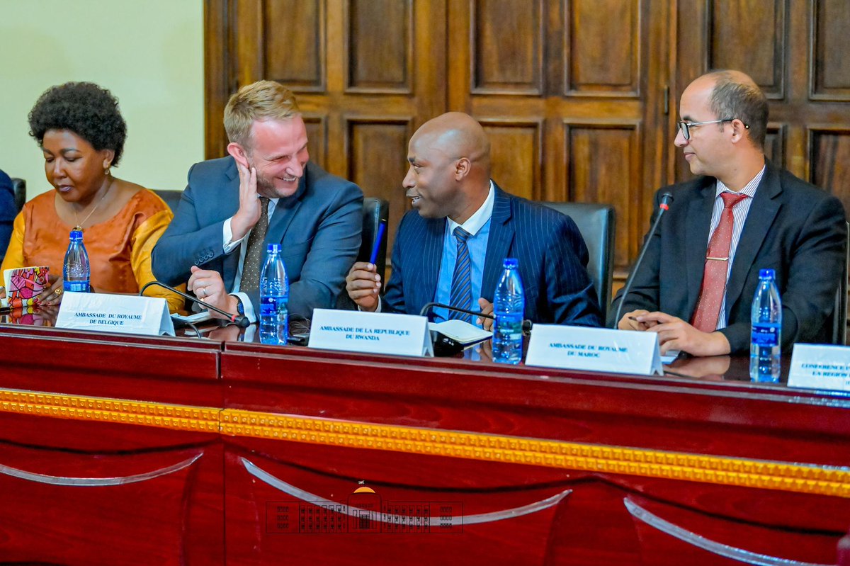 Le Président de la République, SE <a href="/GeneralNeva/">SE Evariste Ndayishimiye</a>, rencontre ce 27 février, au Palais de #Gitega, les représentants des missions diplomatiques accréditées au #Burundi pour échanger sur la situation à l'Est de la #RDC et leur partager son plan de paix