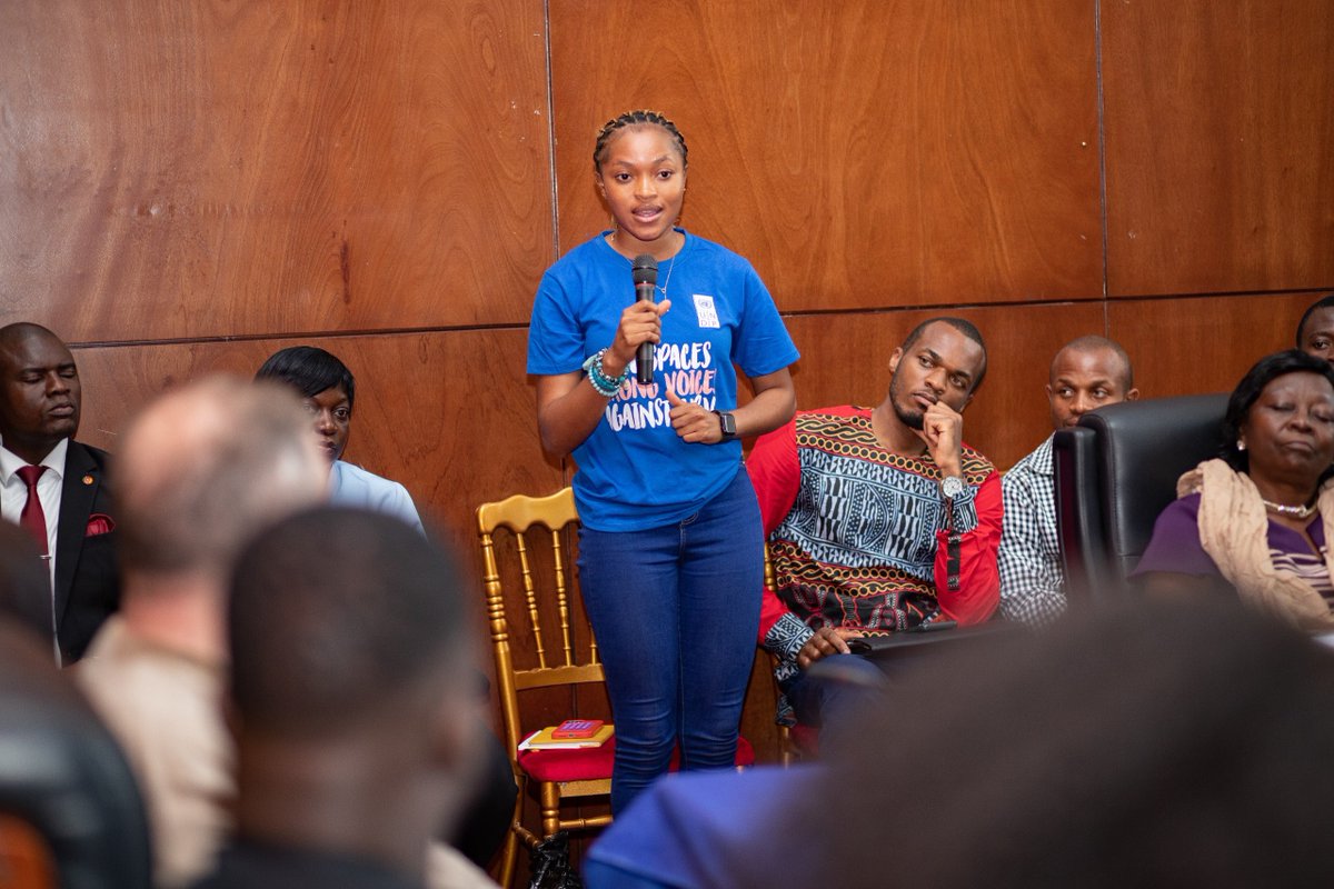 PNUDCameroun's tweet photo. #SafeSpacesStrongVoices

During the GBV #MasterClass, @mharthansen, #UNDP🇨🇲 DRR &amp; #JulieMballa, Gender Expert, urged the over 50 young girls and boys from the 10 regions of 🇨🇲, to be bold and raise their voices for change in their communities.

#StopGBV
#JoinTheMovement https://t.co/toWRvYZWZN