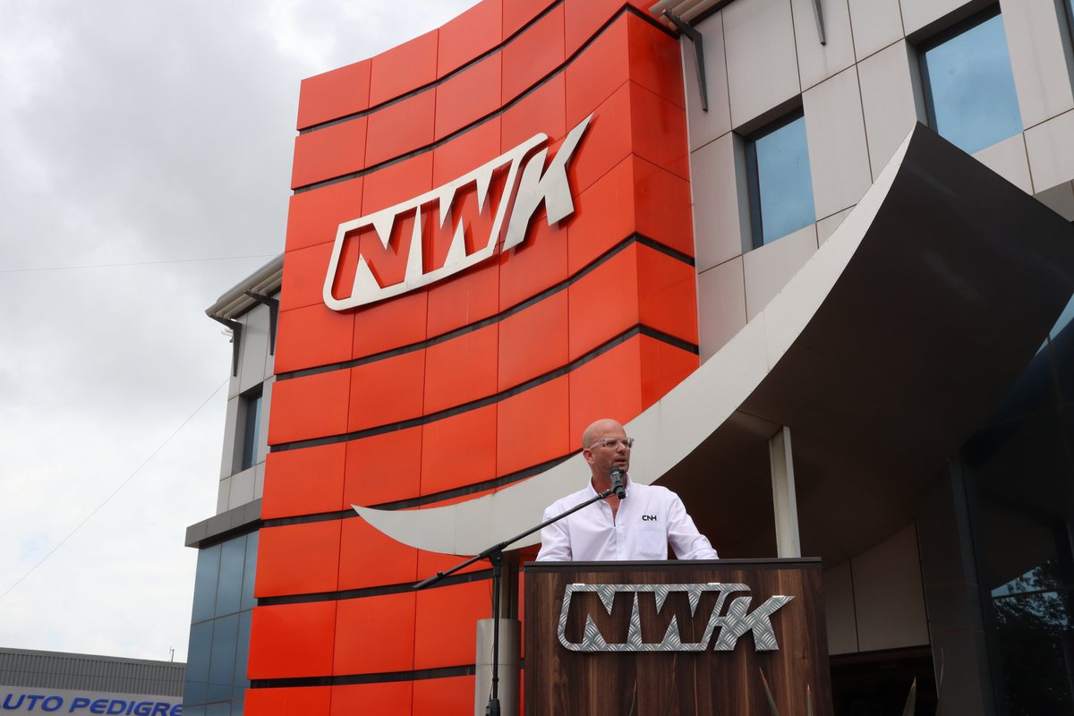 Pierre Vercueil, a loyal customer of NWK Mechanisation, just received his brand-new New Holland tractor as part of CNH Parts &amp; Service's "Win a Tractor" competition.
Congratulations!
@NewHollandAG <a href="/CNHIndustrial/">CNH</a>