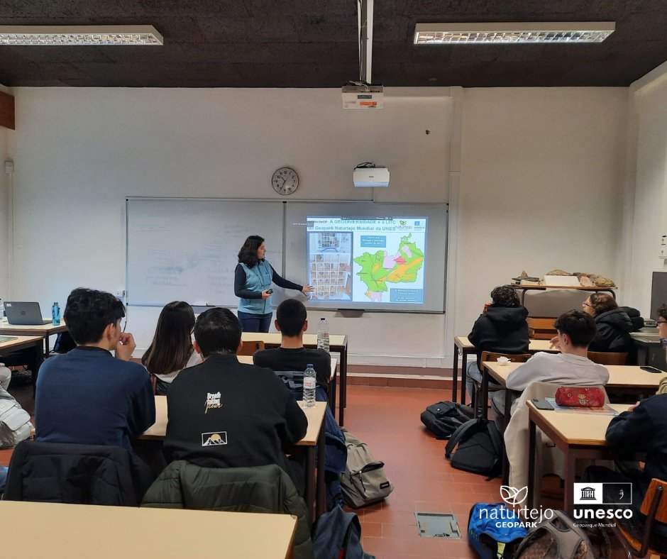Educational Programmes
Workshop ‘Geodiversity and Naturtejo UNESCO Global Geopark Litholibrary'
January 30th and February 20th- José Sanches and S. Vicente da Beira School Group, in Alcains
#NaturtejoGeopark #EducationalProgrammes #Geodiversidade #Geodiversity