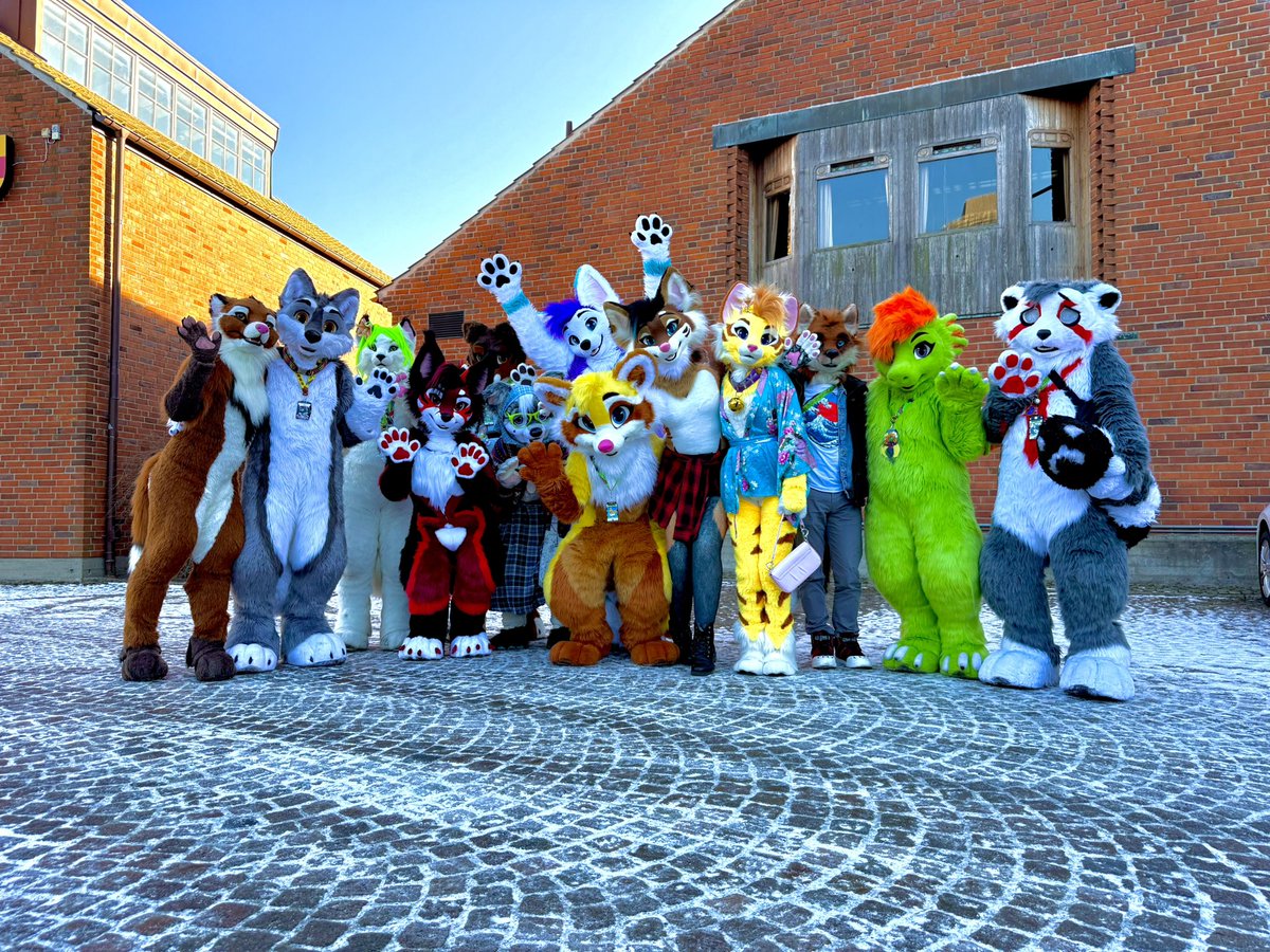 I love my suit family! 💖 <a href="/TemplaCreations/">Templa Creations</a> 

📷<a href="/djemloup/">Djem - 🐺 - 🇪🇺</a>