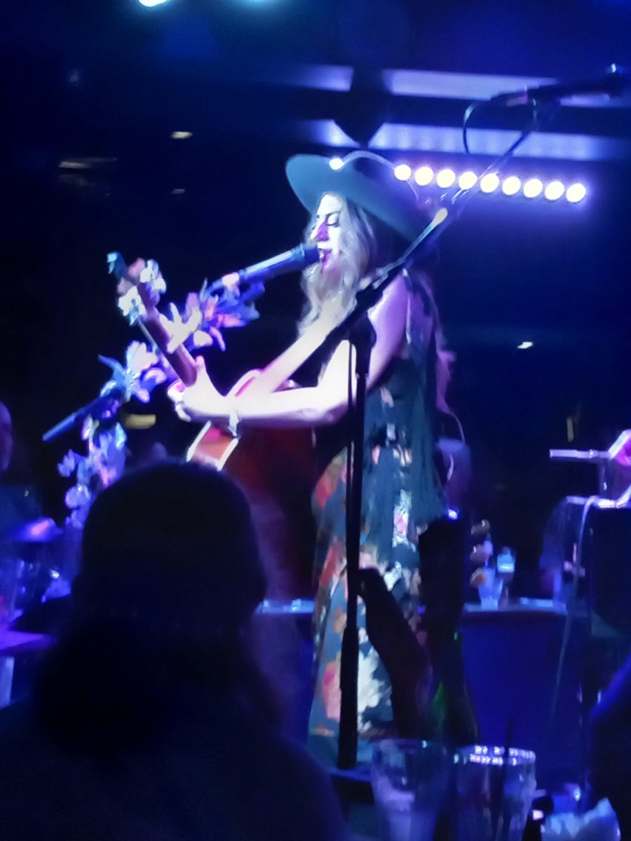 madeleinesims22's tweet image. Had a lovely time last night at Pizza Express Live having a meal with my friends and seeing the lovely @alyssabonagura perform who put on a wonderful performance and is always lovely to see 🥰 and she dedicated my favourite song to me 🥰  #alyssabonagura #pizzaexpresslive