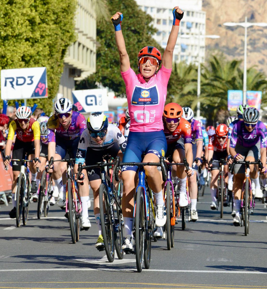 Setmana Ciclista - Volta Femenina de la CV (@setmanaciclista) on Twitter photo 🎉 ¡Feliz cumpleaños, <a href="/Elisa_balsamo/">Elisa Balsamo</a>! La ciclista con más triunfos en nuestra #SetmanaCiclista, con 7 victorias, y que nos dejó momentos inolvidables en la última edición con un espectacular doblete.
Tanti auguri, campionessa! 🇮🇹 🎉 ¡Feliz cumpleaños, <a href="/Elisa_balsamo/">Elisa Balsamo</a>! La ciclista con más triunfos en nuestra #SetmanaCiclista, con 7 victorias, y que nos dejó momentos inolvidables en la última edición con un espectacular doblete.
Tanti auguri, campionessa! 🇮🇹