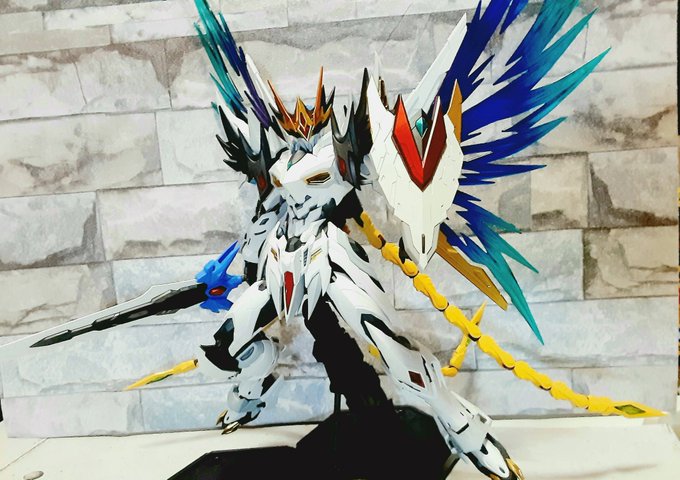 久しぶりに曹仁を触りました。やっぱりカッコいいですよね。
武器はMGのように手のジョイントに嵌め込むタイプなんですが、割りと外れるから接着してしまいました。
どうせコイツ他の武器持たないですし。 