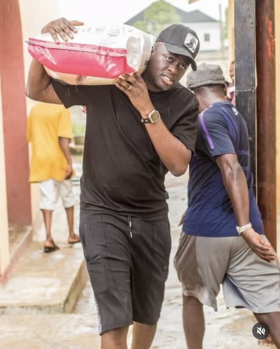 Adìyẹ ti kò kú, ó sì ma jẹ àgbàdo. Bá Òkù, Ìsé otan. Bá Òkù, a ó jẹ ẹran tó ju erin lọ. 

Bí ẹ̀mí bá wà ìrètí kòpin. Ki ènìyàn má ro ara rẹ pin. Ọjọ ọla yóò dára. Ki ẹda má a ro ẹda ẹgbẹ́ ẹ rẹ̀ pin, wípé kò lè dára fún mọ́.

Ènìyàn ló ní òní, Ọlọrun ló ní ọ̀la