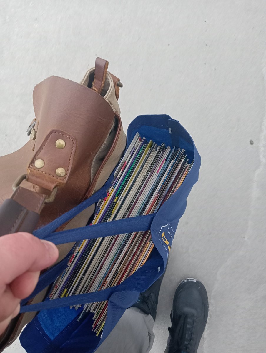 🇮🇷Как Лана дель Рей, только Поне дель ченко tweet media