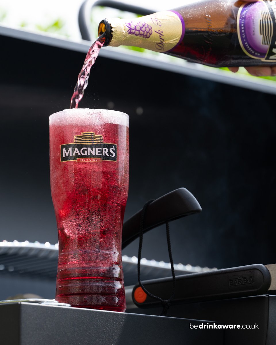 Magners Dark Fruit, the ultimate BBQ pairing 🍇🔥 Cheers to great food and even better drinks! 💜❤️