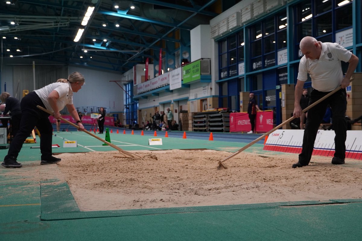 March training opportunities! 

New to volunteering sign up to a level 1 officiating course ➡️ 
Photo Finish Cardiff Sat 1 / Swansea Sat 8
Field Judge Mon 3 &amp; Wed 5 (evenings 💻)

Broaden your skills as a official by joining a free officiating webinar 🔗 welshathletics.org/en/events/offi…