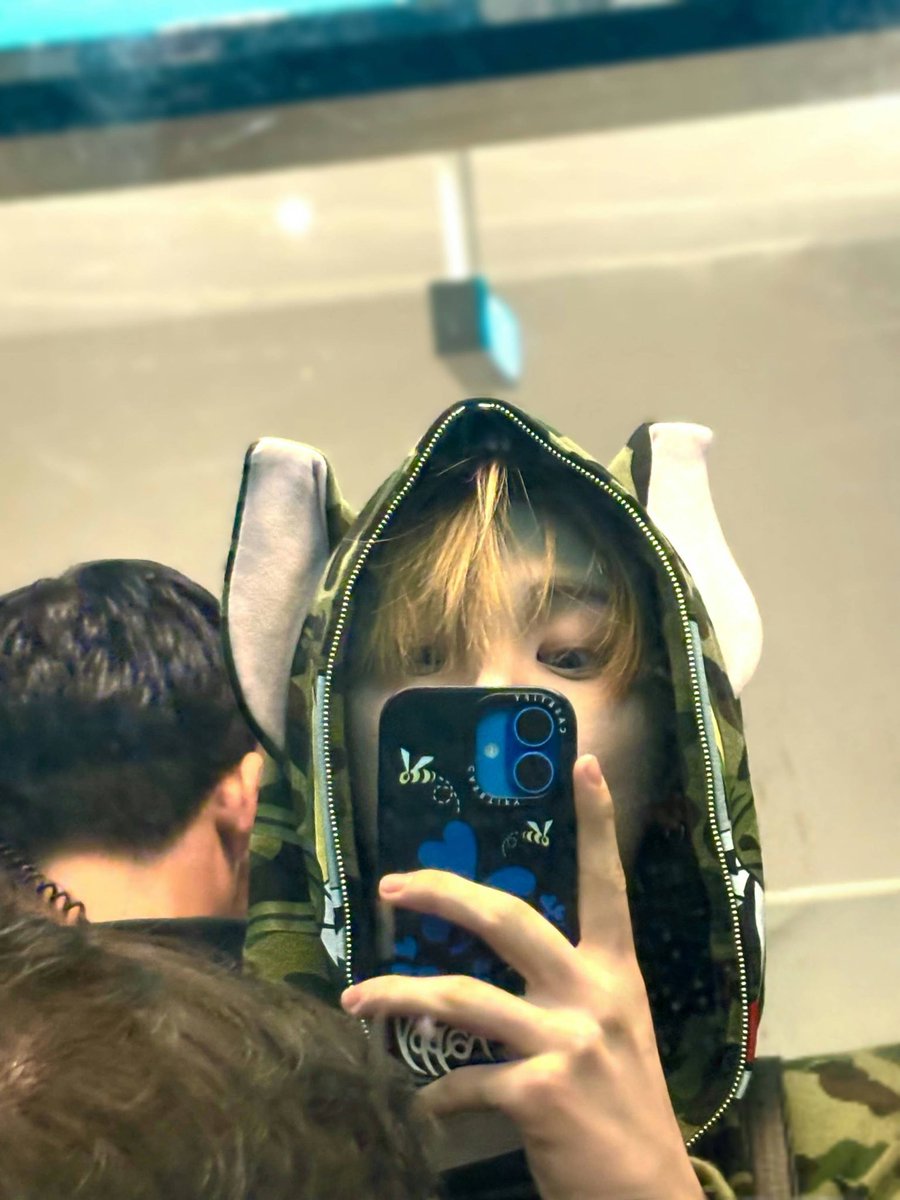 고양이는 일본어로 '네코' 라고 불리며, 많은 사람들이 귀엽고 사랑스러운 동물로 여깁니다. 일본에서는 마네키네코 라는 행운의 상징으로도 유명하며, 애니메이션과 만화에서도 자주 등장하는 친숙한 존재입니다. 여러분은 고양이를 좋아하시나요?