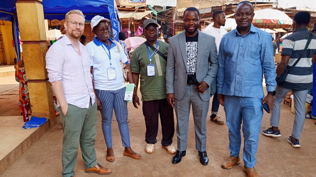 FES Kamerun tweet media