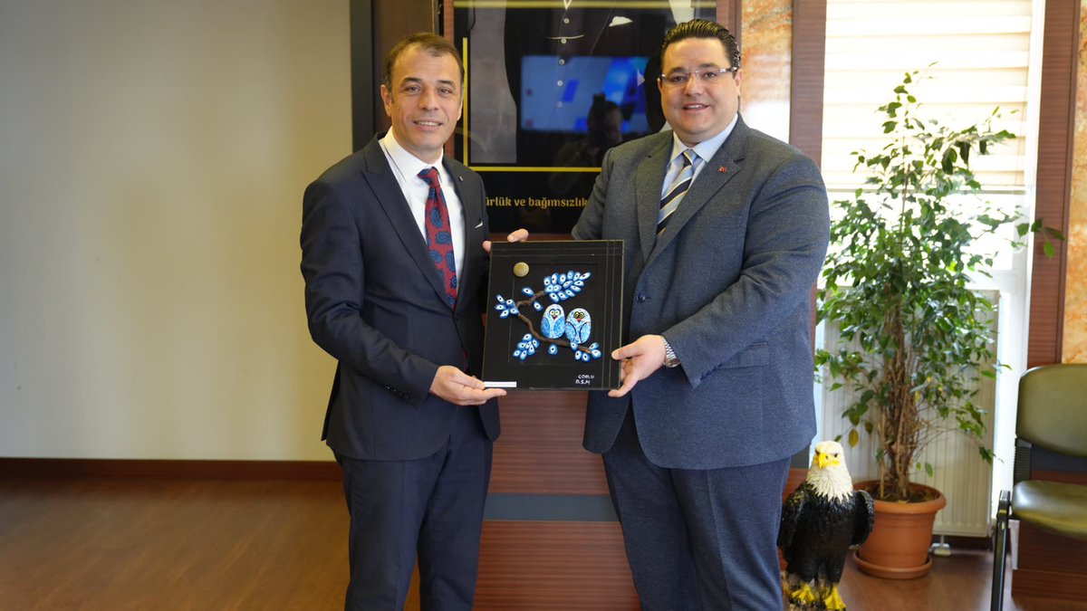 T.C. Adalet Bakanlığı Çorlu Denetimli Serbestlik Müdürlüğü ile belediyemiz arasında, yükümlülerin kamuya yararlı işlerde ücretsiz olarak çalıştırılmasına yönelik iş birliği protokolünü imzaladık. Bu önemli adımın hem toplumsal fayda sağlamasını hem de bireylerin topluma yeniden