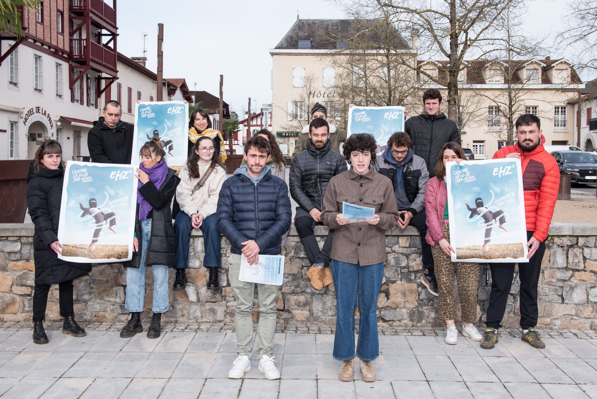 EHZ festibalak aurtengo egitarauaren lehen zertzeladak eman ditu ezagutzera
▶️kazeta.eus/eu/info_kz/202…

<a href="/ehzfestibala/">EHZ Festibala</a> Arberatze-Zilhekoan iraganen da ekainaren 27, 28 eta 29an. Antolatzaileek lehen taldeak ezagutzera eman dituzte eta aurresalmentak irekiak direla jakinarazi.