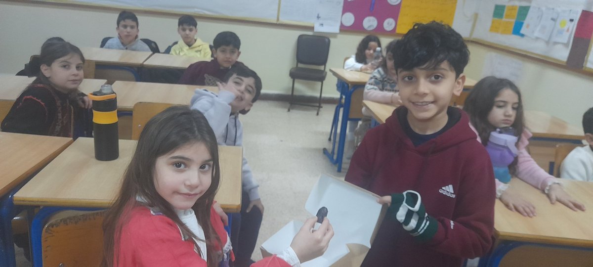 <a href="/MakAishaSchool/">MakAishaSchool</a> 
<a href="/hosnieh3/">hosnieh barakji</a> 
قام المتعلم آدم شعيب بتوزيع التمر على رفاقه بمناسبة اقتراب شهر #رمضان المبارك.
#كل عام والجميع بألف خير.