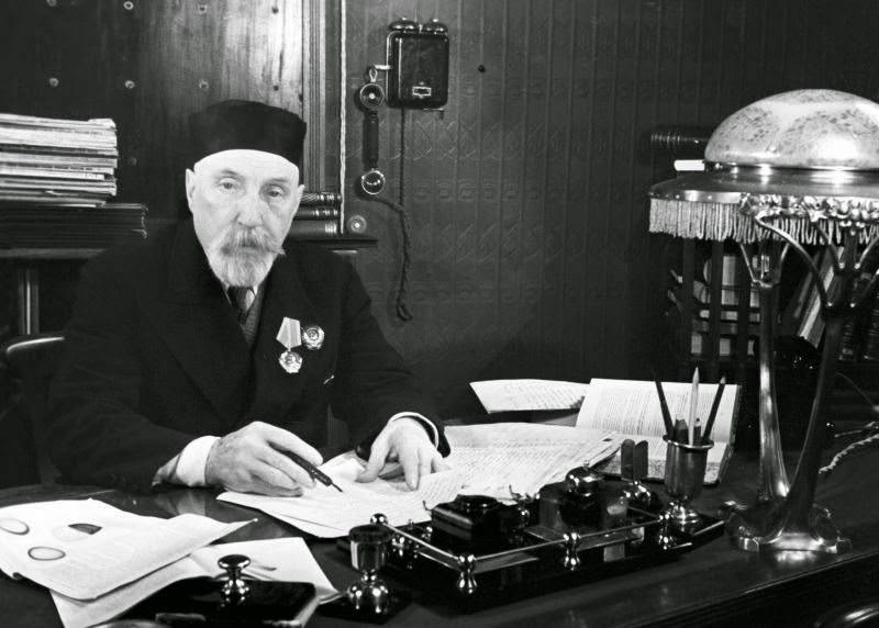 ДНТБ України tweet media