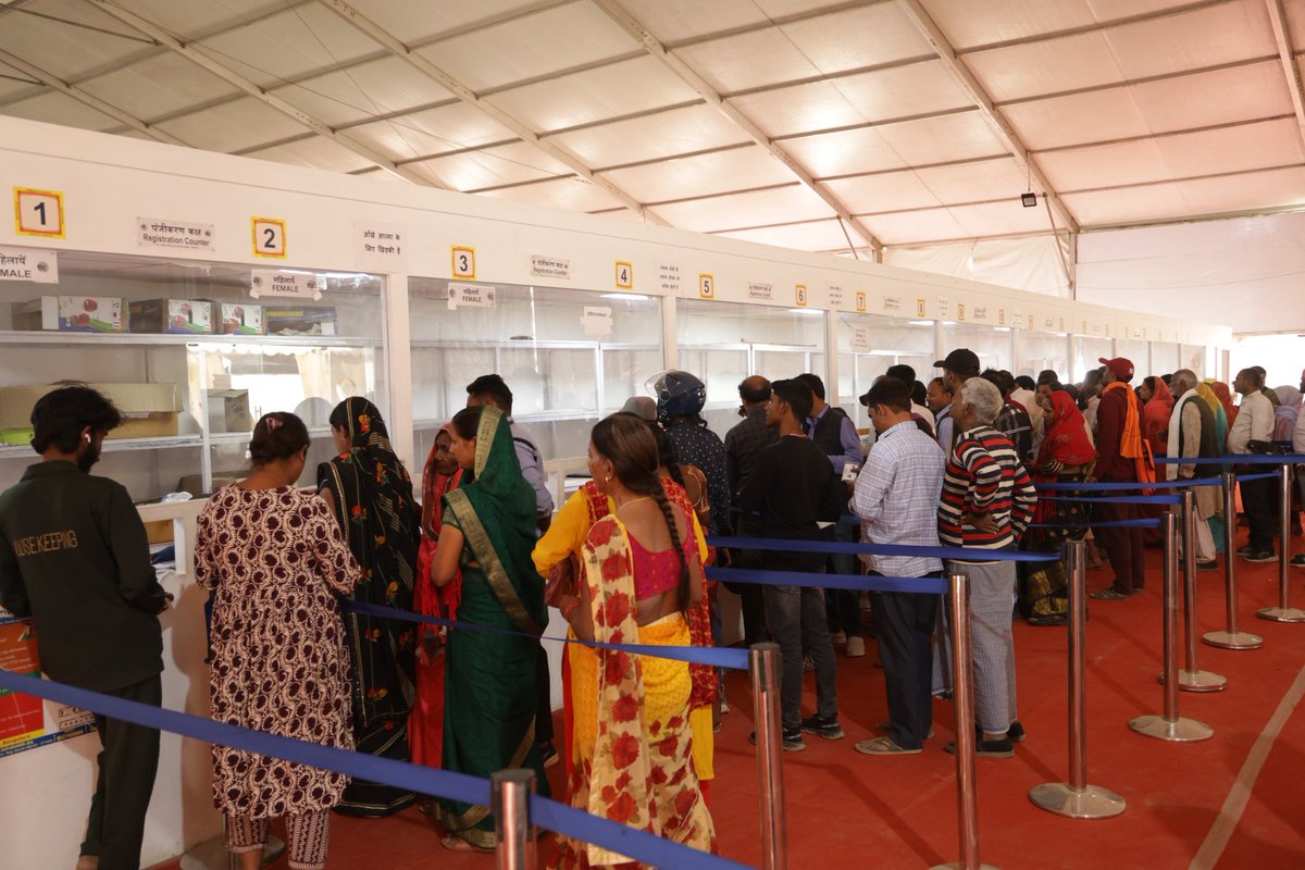 editorvskbharat's tweet image. सेवा, समर्पण और संस्कार - नेत्र कुम्भ 2025

नेत्र जांच - 2,37,169
चश्मा वितरण - 1,62,925
ऑपरेशन हेतु चिन्हित - 17,038
#MahaKumbh2025 #NetraKumbh #Prayagraj #PrayagrajMahakumbh2025