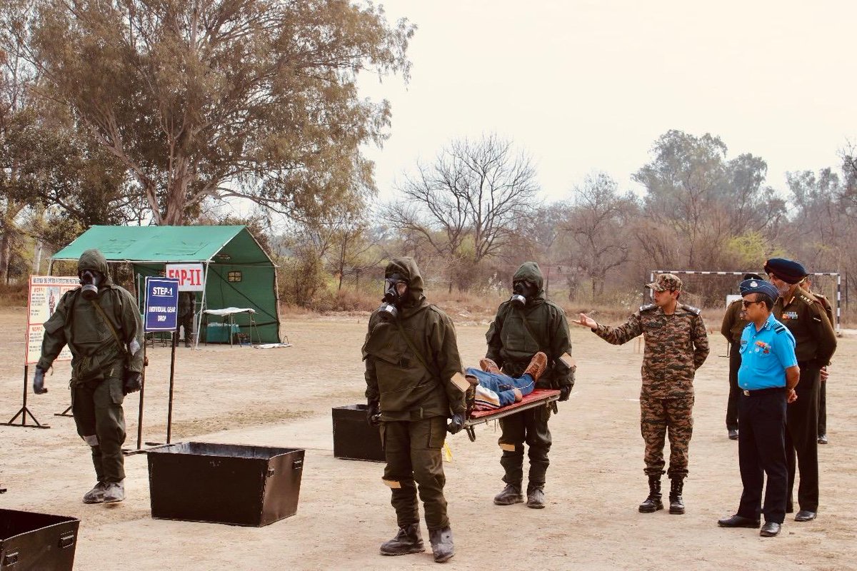 Air Marshal MS Sridhar, Deputy Chief  (Med) #HQ_IDS visited 159 General Hospital and 307 Field Hospital to assess their #OperationalReadiness.
During his visit, DCIDS Med reviewed the Disaster Management preparedness of 159 General Hospital and  the #CBRN preparedness of Quick