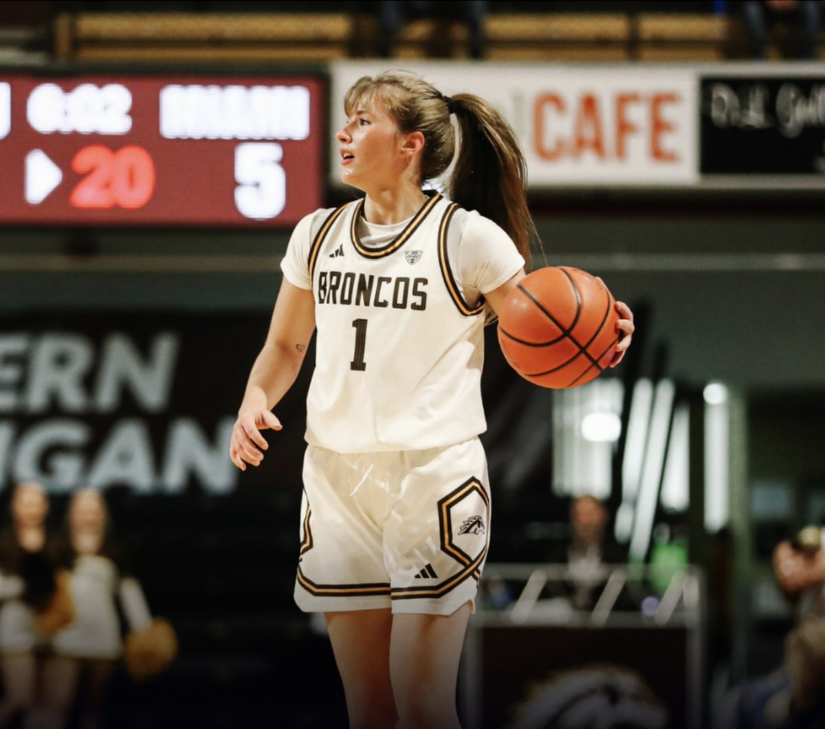 📊🇪🇸 El partidazo de Marina Asensio con Western Michigan para derrotar a Akron (77-66) esta pasada noche: 26 puntos, 7 asistencias y 3 rebotes.