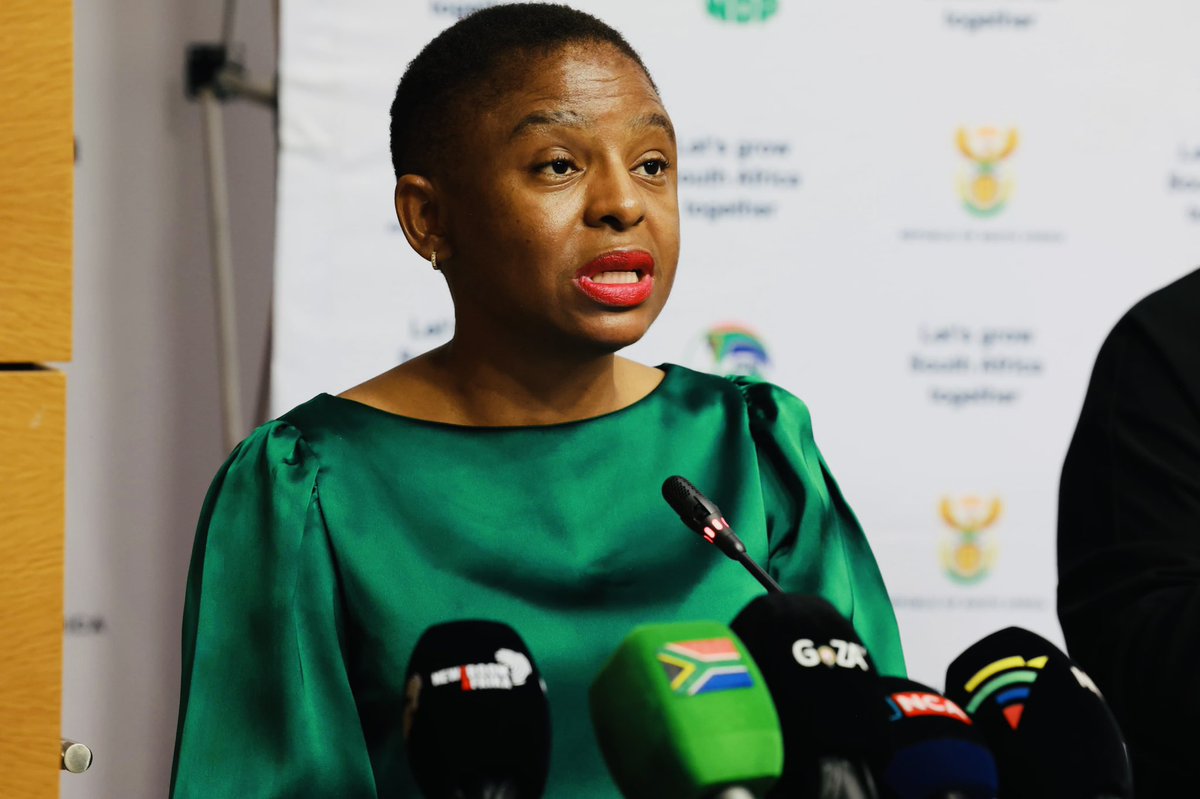 Khumbudzo Ntshavheni tweet media