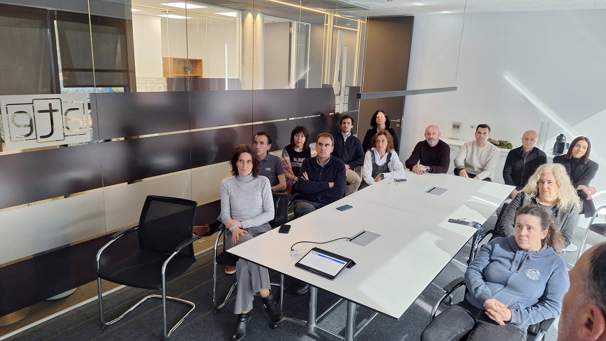 ✅ Todos los años, a principio de año, José Valdepeñas reúne a todo el equipo del área #TICS con el objetivo de hacer un 𝗮𝗻á𝗹𝗶𝘀𝗶𝘀 𝗱𝗲 𝗹𝗮 𝘀𝗶𝘁𝘂𝗮𝗰𝗶ó𝗻 actual de la empresa.
✅ La conclusión es, que 𝘃𝗮𝗺𝗼𝘀 𝗽𝗼𝗿 𝗺𝘂𝘆 𝗯𝘂𝗲𝗻 𝗰𝗮𝗺𝗶𝗻𝗼. OBJETIVOS CUMPLIDOS