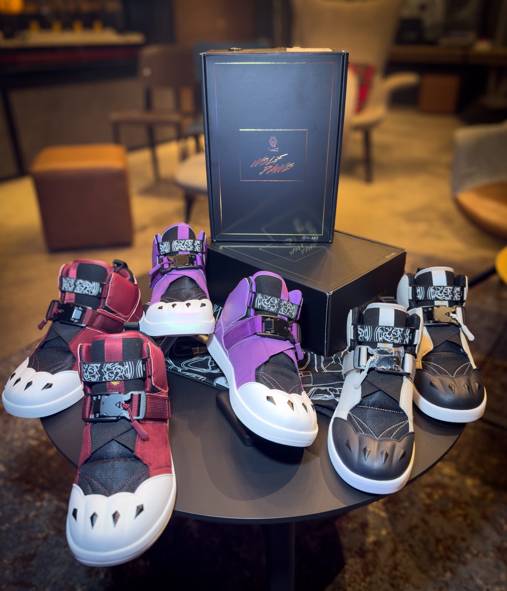 Todays my birthday, but all I want is to get more shoes sold so I can put it back into new designs! 🐾👟

Any RT's would be really awesome!! ;.=.;

LINK: werewolvesrule.com/collections/sh…
