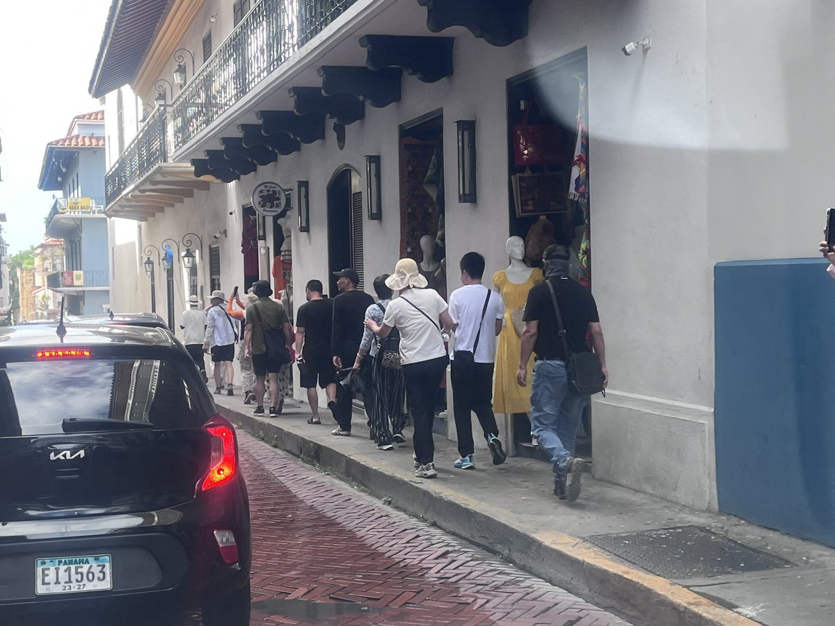 emartineztv's tweet photo. El Casco Antiguo tiene que ser peatonal. https://t.co/GwKRsD8e7i