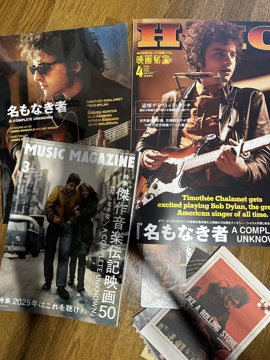 bananafish_tk's tweet photo. あしたから映画「名もなき者/A COMPLETE UNKNOWN」が公開！

先週試写会で鑑賞することがてきたけど、とにかくティミーが完璧な演技をこなし、ディランの身体性を見事に体現、あと声のかすれた質感も巧みに捉えていて、最高。今年ベストクラス！

思わずミュージックマガジンと映画秘宝買ってしまった https://t.co/rXQXmMLVVG